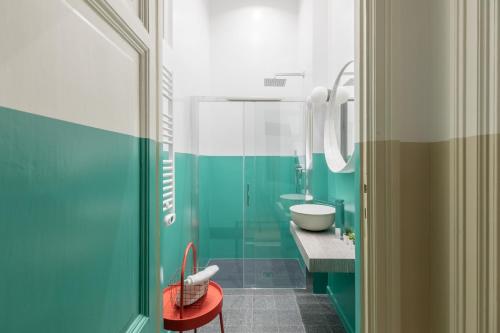 Sunny and Colorful Esquilino Apartment - image 14