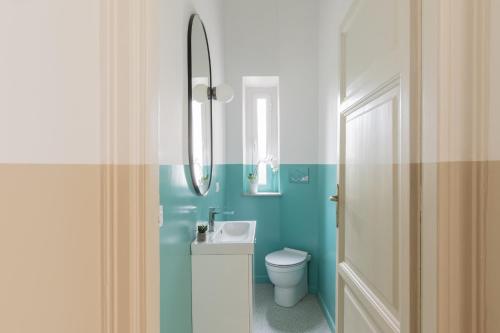 Sunny and Colorful Esquilino Apartment - image 10