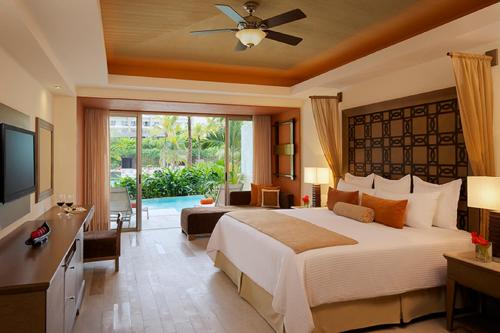 Dreams Vallarta Bay Resorts & Spa - All Inclusive in Puerto Vallarta, Mexico