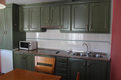 2 bedrooms, 4 beds