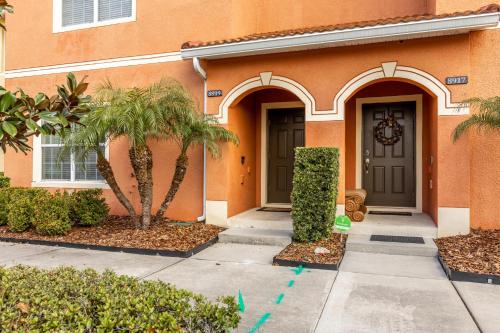 Spetacular TownHome With Private Pool close to Disney 8919PP - image 2