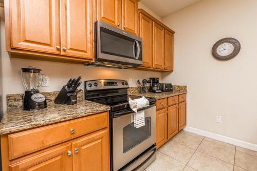 Spetacular TownHome With Private Pool close to Disney 8919PP - image 4