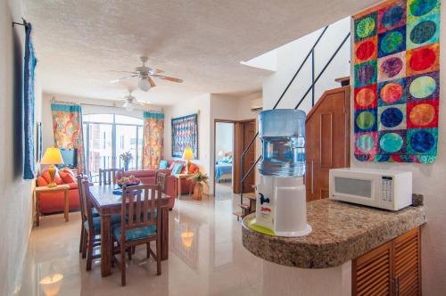 Pvt Roof Deck I Fast WiFi I Parking I Walk to Yoga Loft in Playa del Carmen, Mexico