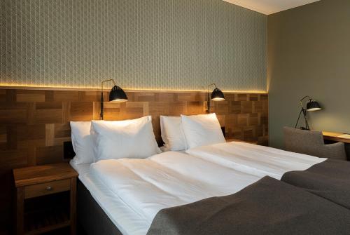 2 twin beds