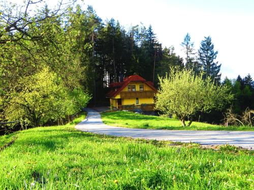 Вхід, Country House Apat in Состайн
