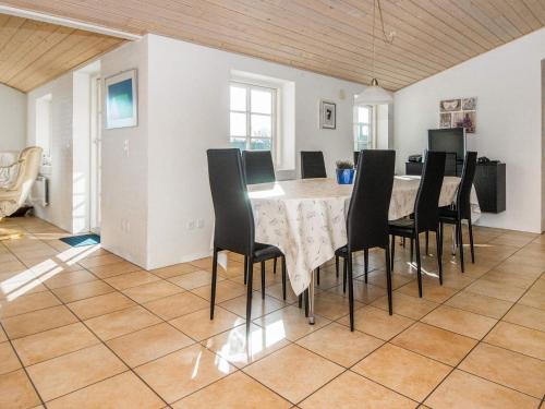Four-Bedroom Holiday home in Ulfborg 9 - image 7