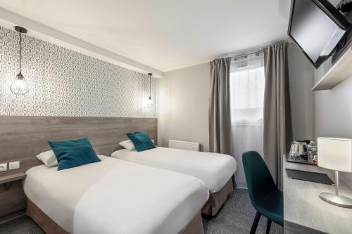 2 twin beds