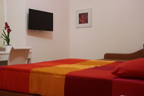 Bovio Modern Suite – Naples, CO