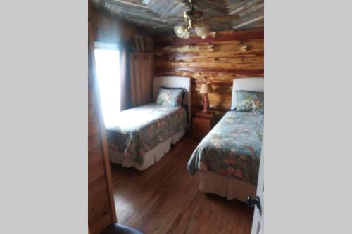 THE VILLA - BANDERA/HILL COUNTRY/VACATION/PEACE - image 7