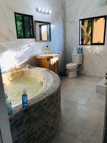 Castara Inn in กาสตารา