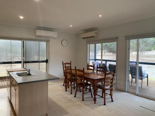 แคงการู ไอส์แลนด์ เคบินส์ (Kangaroo Island Cabins) in เกาะแกงการู