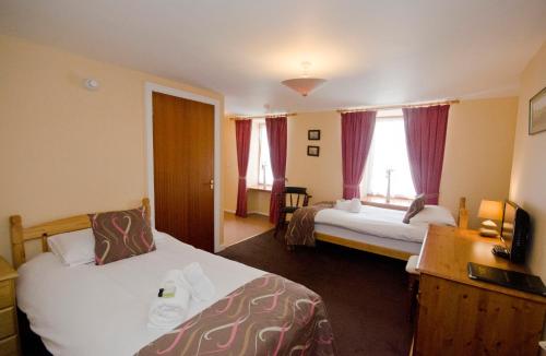 2 twin beds