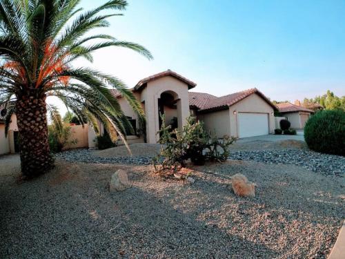 Beautiful Scottsdale Escape Heated Pool, Spa, & Putting Green thumb 2