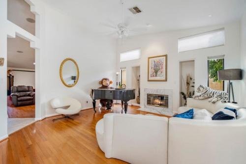 Beautiful Scottsdale Escape Heated Pool, Spa, & Putting Green thumb 3