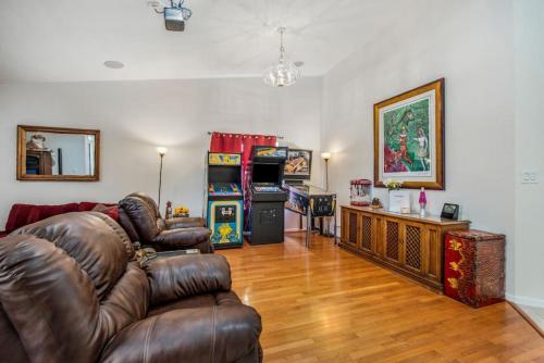 Beautiful Scottsdale Escape with Heated Pool and Spa - main image