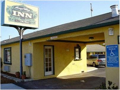 Entrance, Arroyo Village Inn in Arroyo Grande (CA)