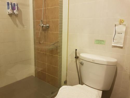 room detail thumbnail 2