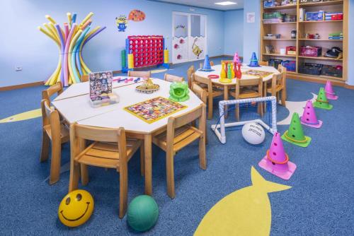 Club pentru copii, Caprici Beach Hotel & Spa in Santa Susana