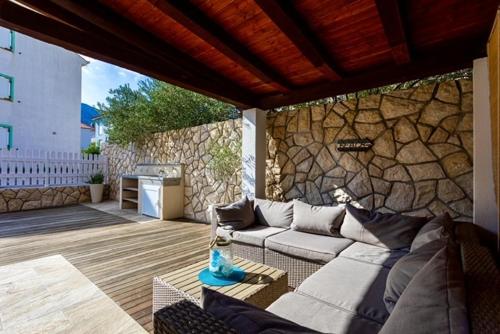 Apartment in Baska with Terrace, Air condition, WIFI (4684-1)