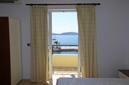 Hotel Real Hotel Real is conveniently located in the popular Saranda area. The hotel offers a wide range of amenities and perks to ensure you have a great time. Service-minded staff will welcome and guide you at