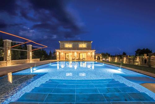  Serenity in Makris Gialos