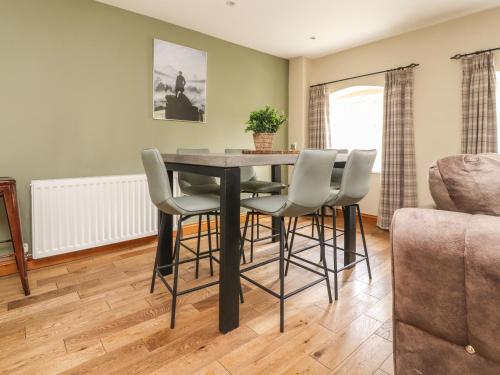 9 Riverside Walk in Airton