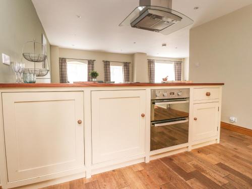 9 Riverside Walk in Airton
