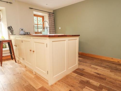 9 Riverside Walk in Airton