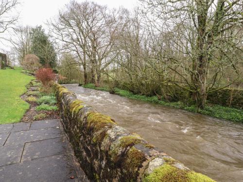 9 Riverside Walk - image 11
