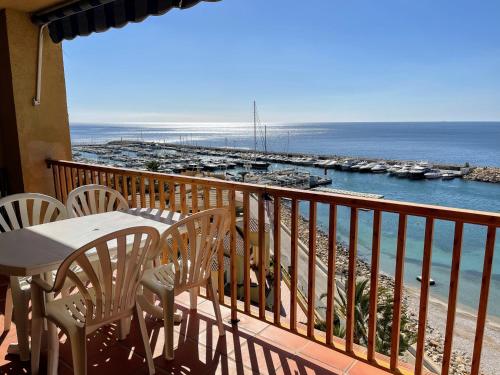 Sunrise Beachfront Apartment by the Marina