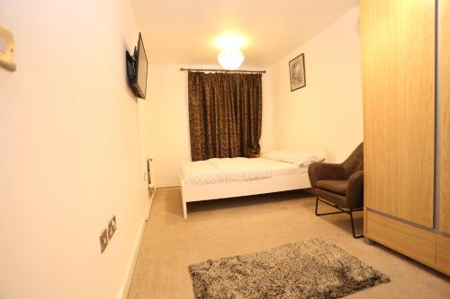 Bridge House Apartment - image 10