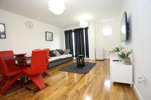 Bridge House Apartment - image 13