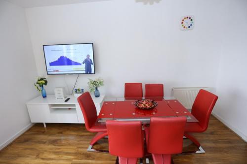 Lovely 2 bed 2 toilet Hill House river view apartment - image 11