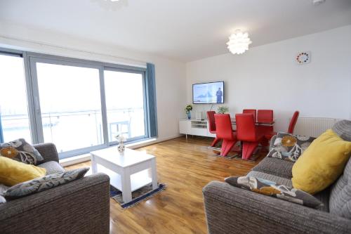 Lovely 2 bed 2 toilet Hill House river view apartment - image 6