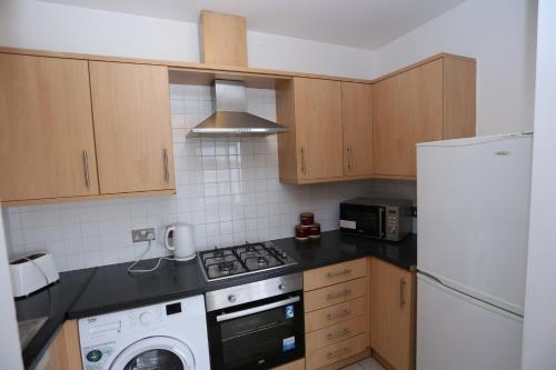 Lovely 2 bed 2 toilet Hill House river view apartment - image 3
