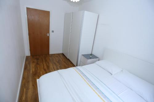 Lovely 2 bed 2 toilet Hill House river view apartment - image 11