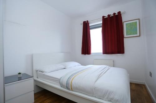 Lovely 2 bed 2 toilet Hill House river view apartment - image 10