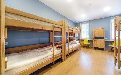 1 bunk bed