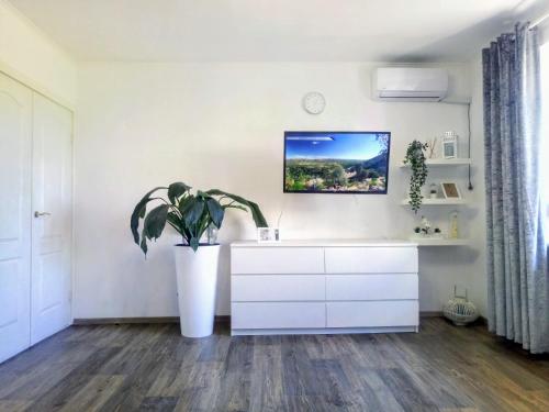 Білі 1 кімнатні апартаменти Сіті- центр Nikolaev