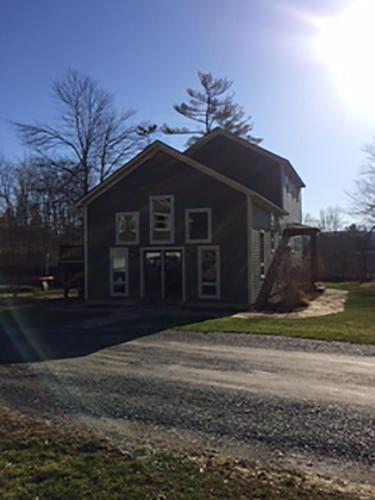 NEW LISTING SPECIAL SAVE 10 Impeccable House Minutes from Downtown Great Barrington