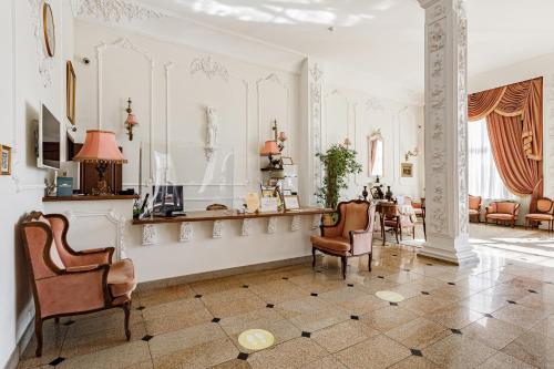 Bristol Hotel - main image