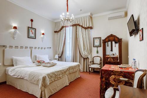 Bristol Hotel - image 4