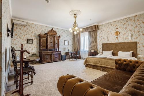 Bristol Hotel - image 8