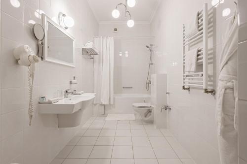 Bristol Hotel - image 14