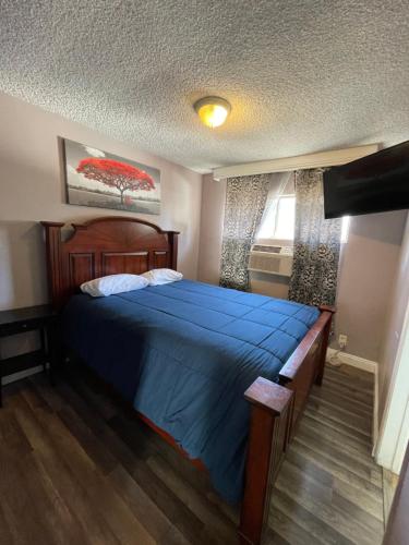 LA Adventurer Hotel in Inglewood, USA