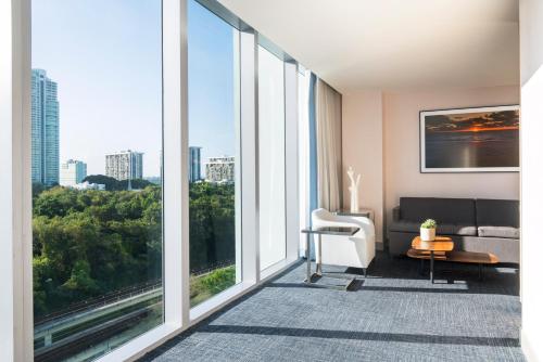 Executive One-Bedroom King Suite - City and Bay View image 1