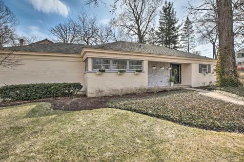 Home with Office and Yard 25 Mi to Downtown Chicago! in Glen Ellyn, USA