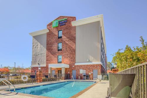 Swimming pool, Holiday Inn Express Hotel & Suites Gulf Shores By IHG in Gulf Shores (AL)