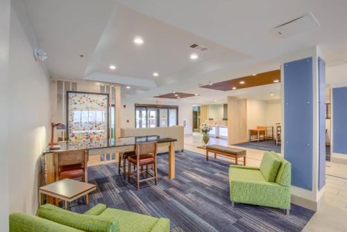 Aula, Holiday Inn Express Hotel & Suites Gulf Shores in Little Lagoon