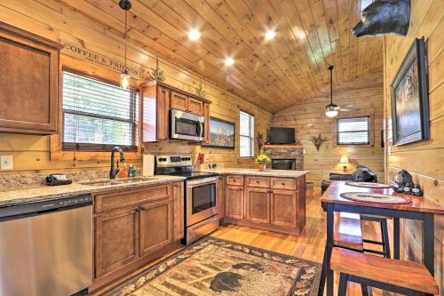 Rustic Pigeon Forge Cabin with Hot Tub Near Town! in Pigeon Forge, USA